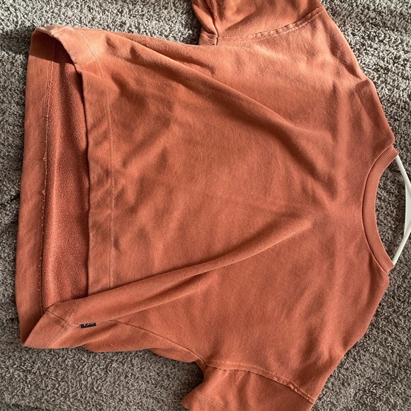 RVCA top. - Picture 2 of 3